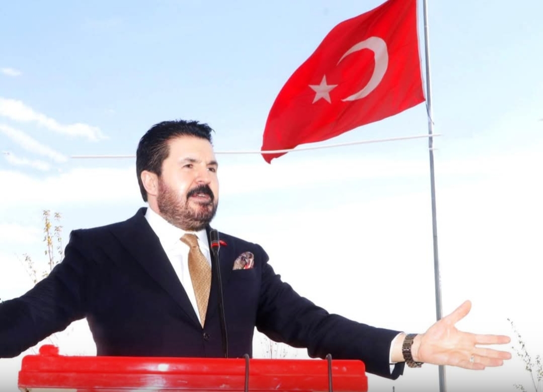 AKP'li Savcı Sayan'dan Partisine Sert Eleştiri: "CHP'yle Yatıp Kalkarak Yol Alamazsınız!"